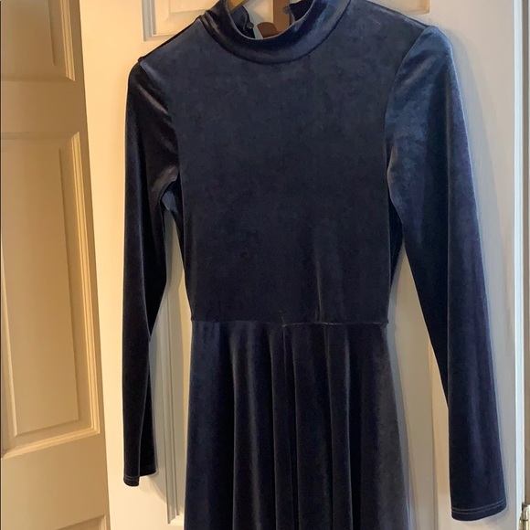 Soprano velvet midi dress. - Picture 7 of 8